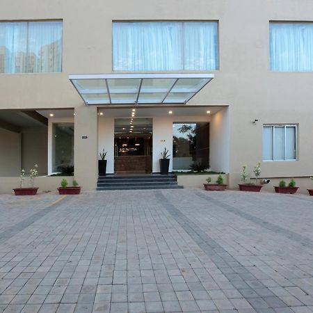 Starlit Suites Bangalore Kammasandra Bagian luar foto