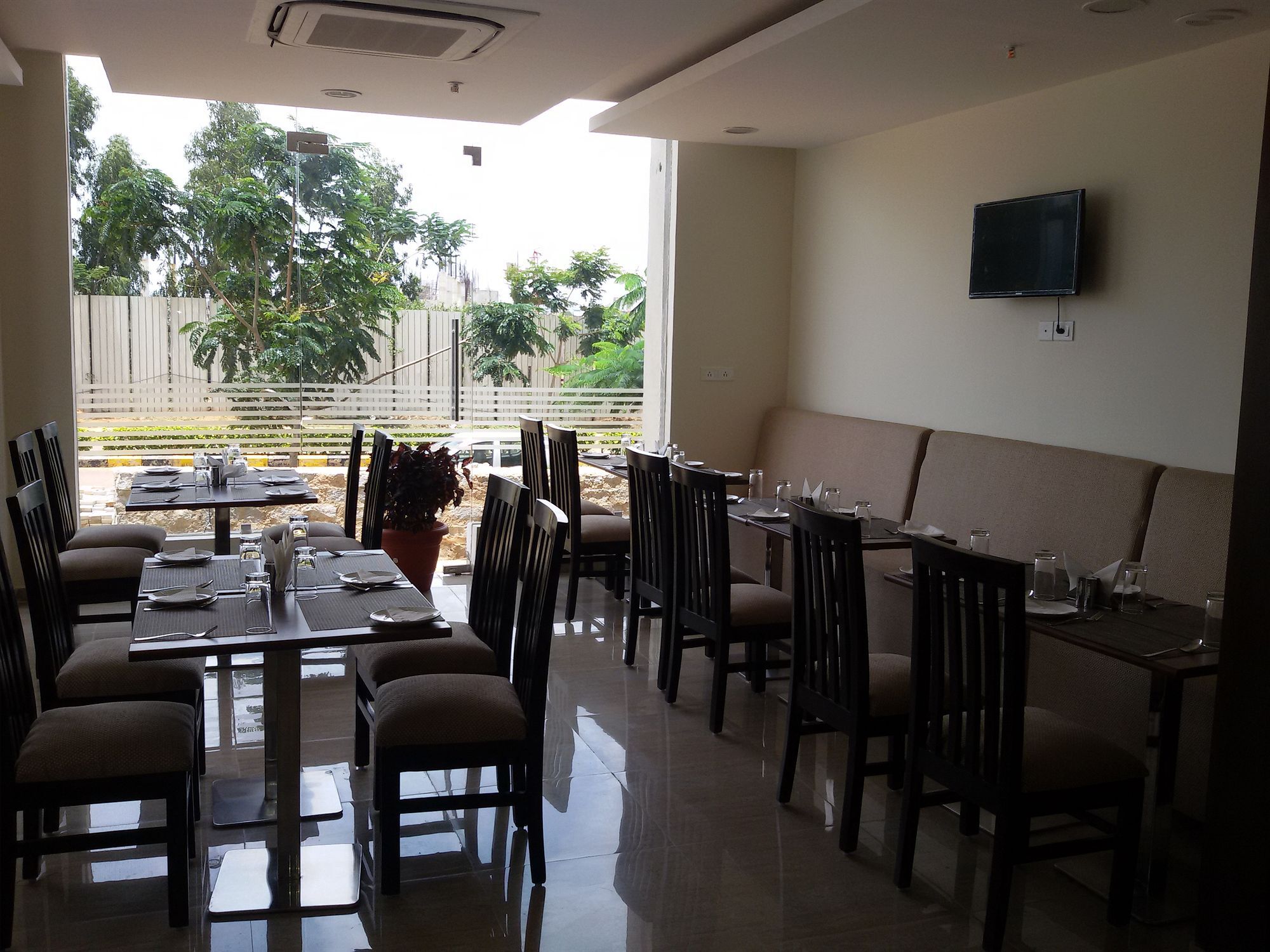 Starlit Suites Bangalore Kammasandra Bagian luar foto