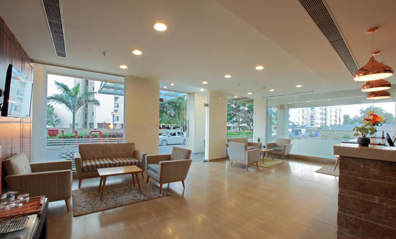 Starlit Suites Bangalore Kammasandra Bagian luar foto